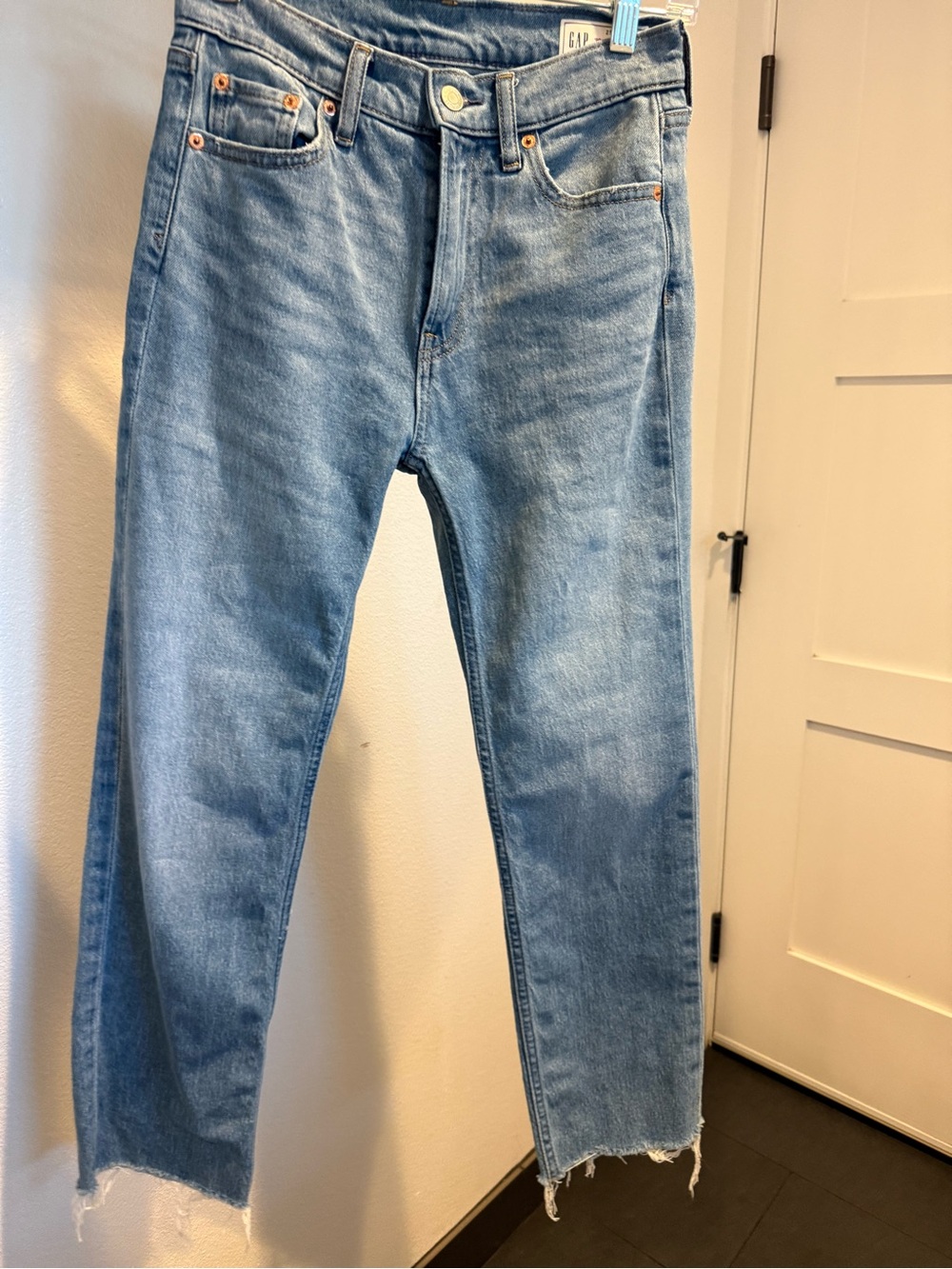 GAP women’s Blue Straight crop Jeans with Raw Hem